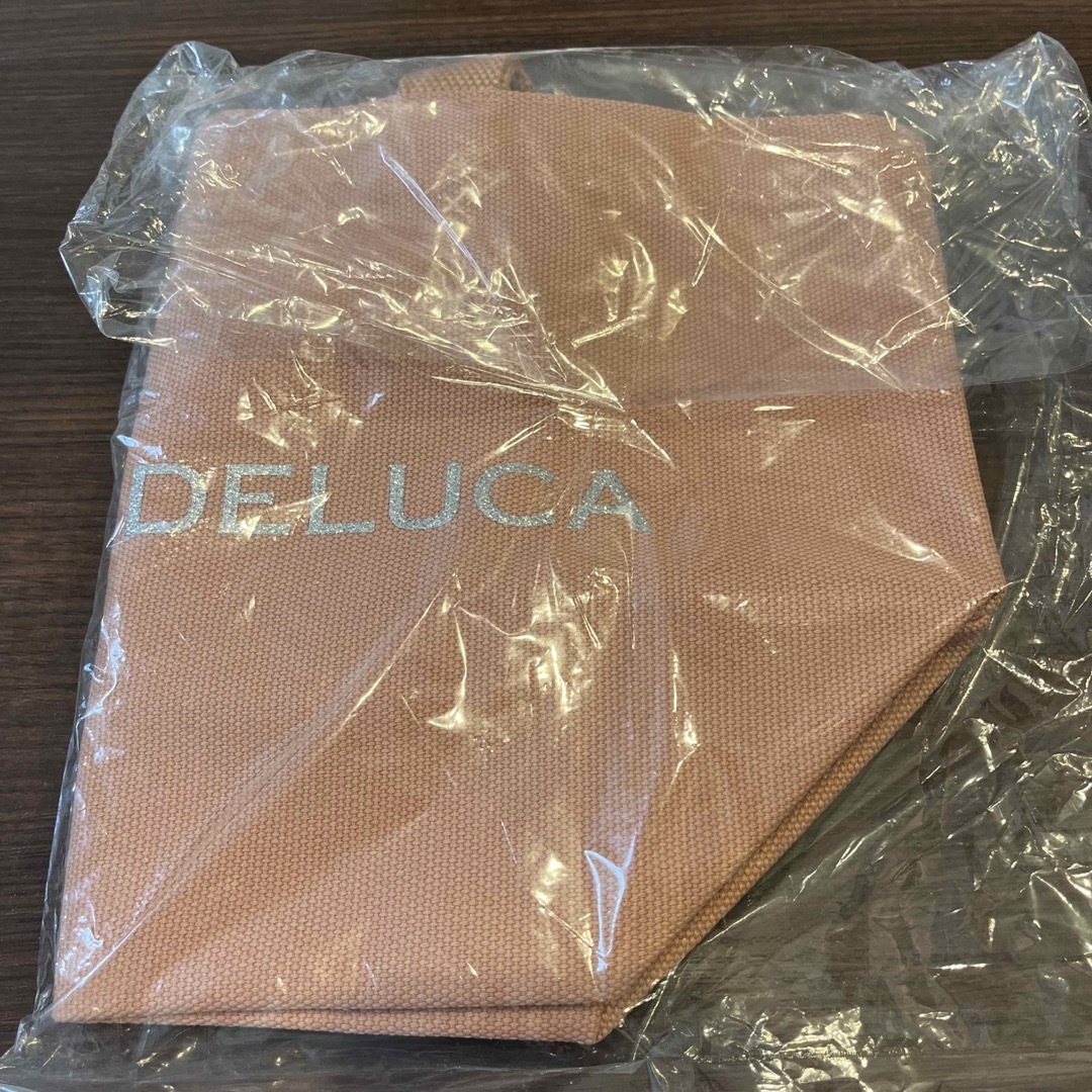 DEAN & DELUCA(ディーンアンドデルーカ)のDEAN & DELUCA　チャリティートートバッグ　コーラル Sサイズ レディースのバッグ(トートバッグ)の商品写真