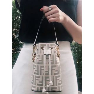 フェンディ(FENDI)の新品同様 正規品フェンディFENDI モントレゾールベージュレザーミニバッグ  (ハンドバッグ)