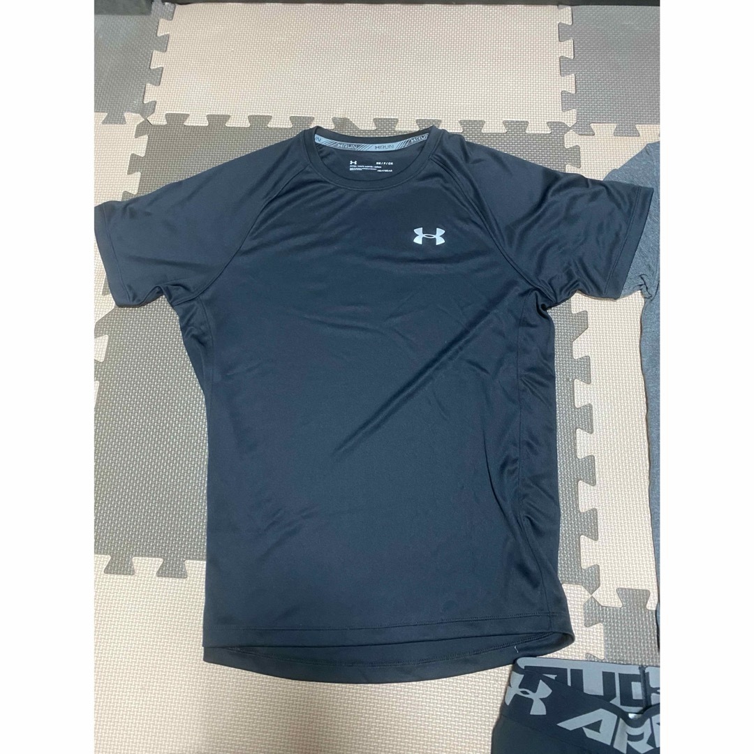 アンダーアーマー トレーニングウェア（SMサイズ）　2点セット メンズのトップス(Tシャツ/カットソー(半袖/袖なし))の商品写真