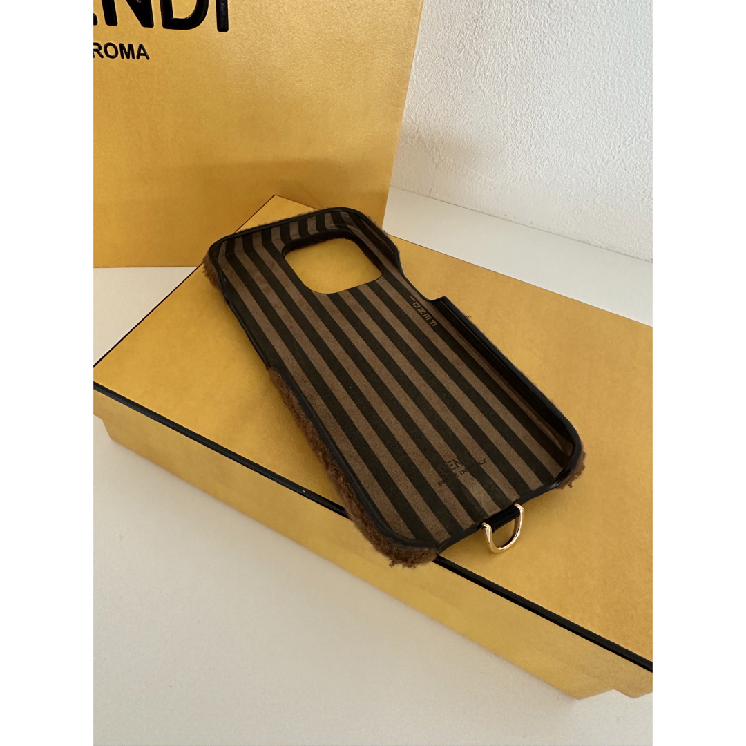 FENDI(フェンディ)の◆正規品◆FENDI フェンディ　モコモコ　iPhoneケース スマホ/家電/カメラのスマホアクセサリー(iPhoneケース)の商品写真