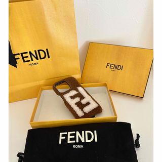 フェンディ(FENDI)の◆正規品◆FENDI フェンディ　モコモコ　iPhoneケース(iPhoneケース)