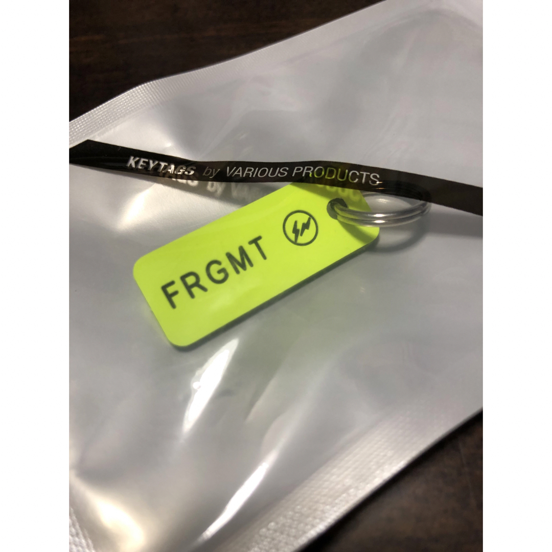 FRAGMENT(フラグメント)の[fragment] FRGMT Mini Keytag 蛍光 メンズのファッション小物(キーホルダー)の商品写真