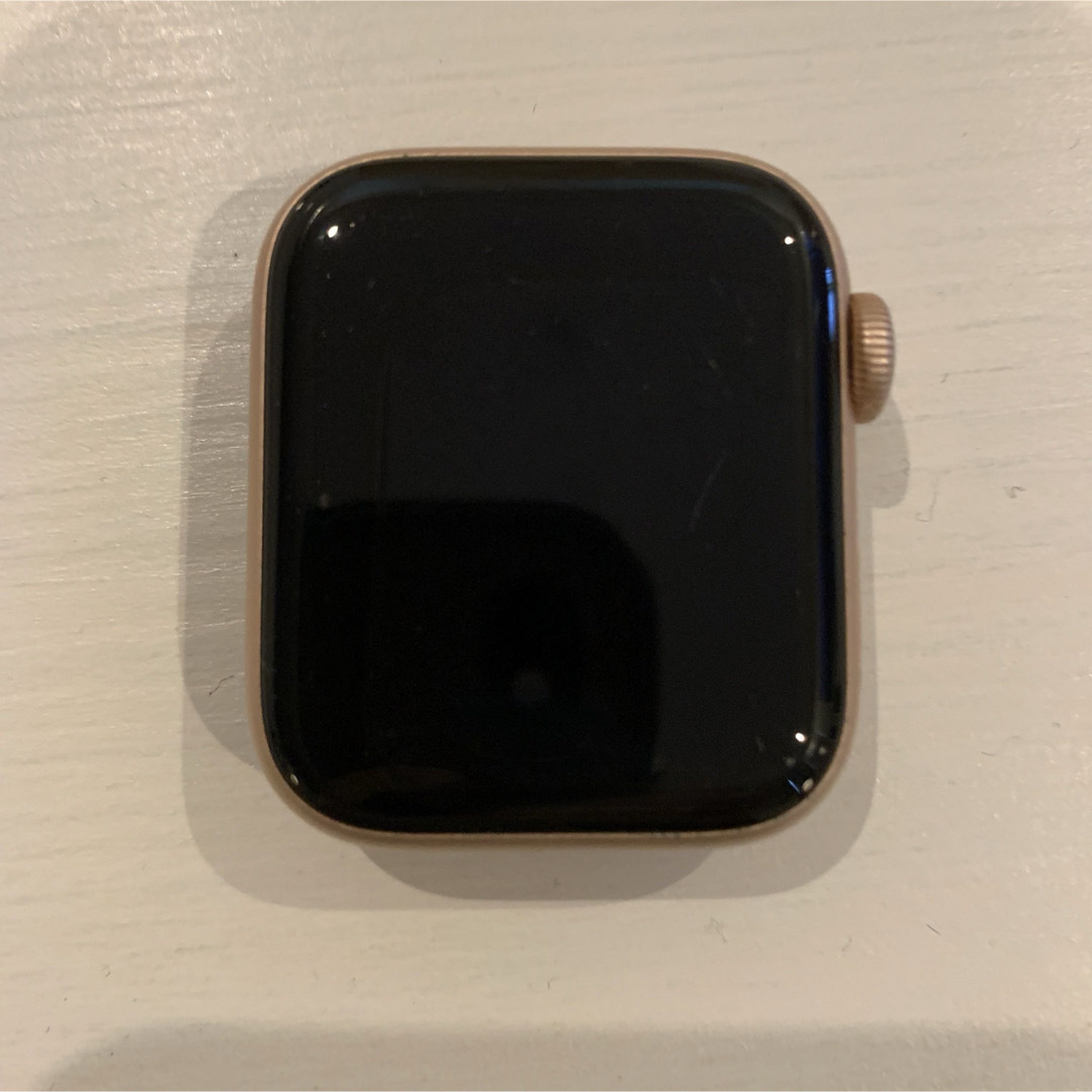 Apple Watch(アップルウォッチ)のApple Watch Series 4 40mm ゴールドアルミニウム スマホ/家電/カメラのスマートフォン/携帯電話(その他)の商品写真