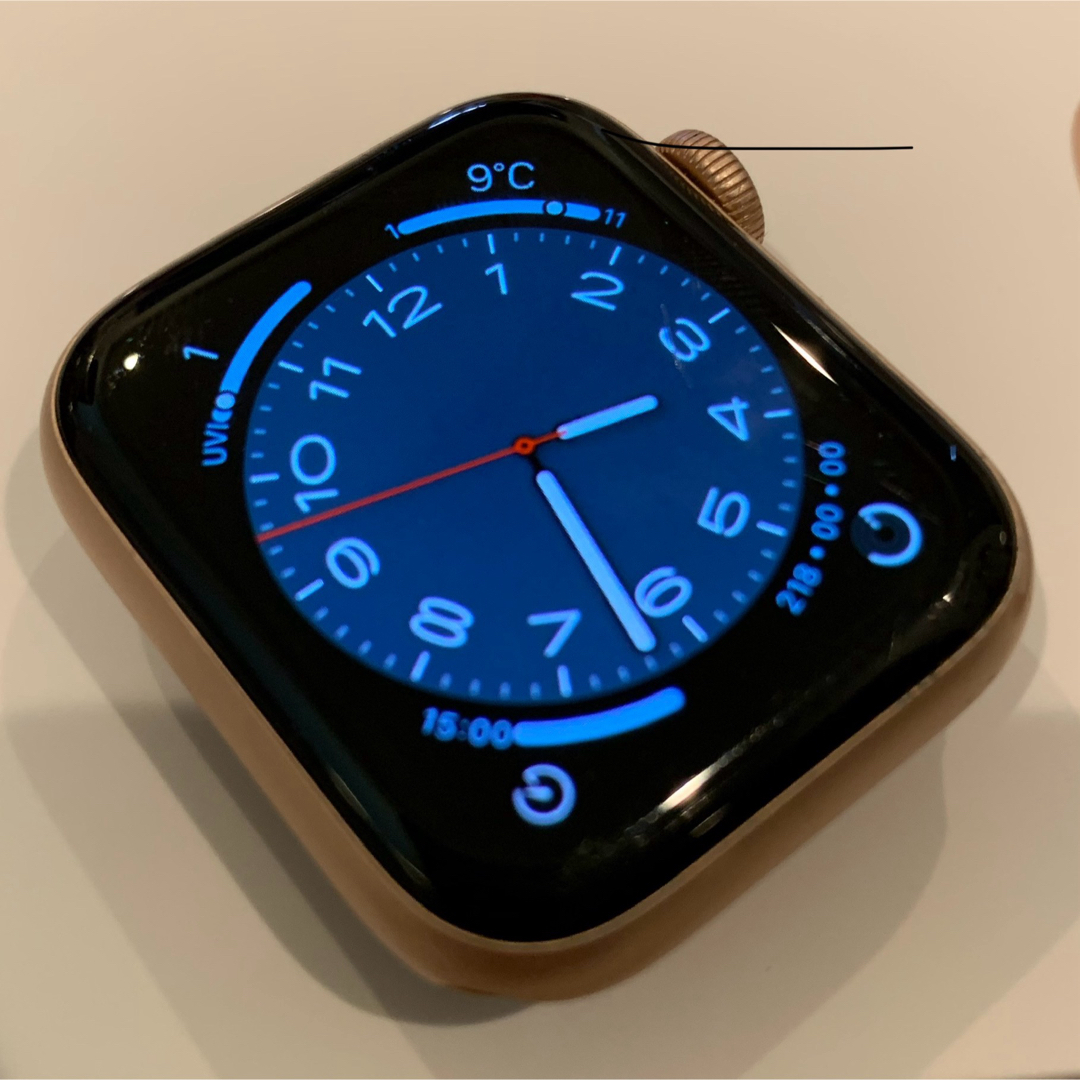 Apple Watch(アップルウォッチ)のApple Watch Series 4 40mm ゴールドアルミニウム スマホ/家電/カメラのスマートフォン/携帯電話(その他)の商品写真