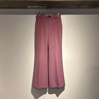 ヘザー(heather)のヘザー　センタープレス　フレアパンツ　ピンク(カジュアルパンツ)