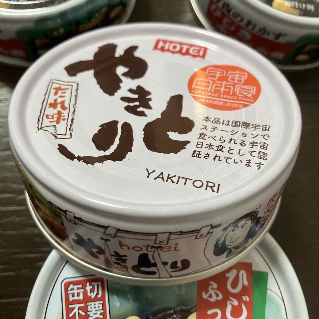 ホテイフーズ(ホテイフーズ)の缶詰　ひじき4缶　やきとり1缶 食品/飲料/酒の加工食品(缶詰/瓶詰)の商品写真