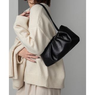 ラウジー(lawgy)の新品　Amiur エミレ　minimal tuck bag  人気　完売(ハンドバッグ)