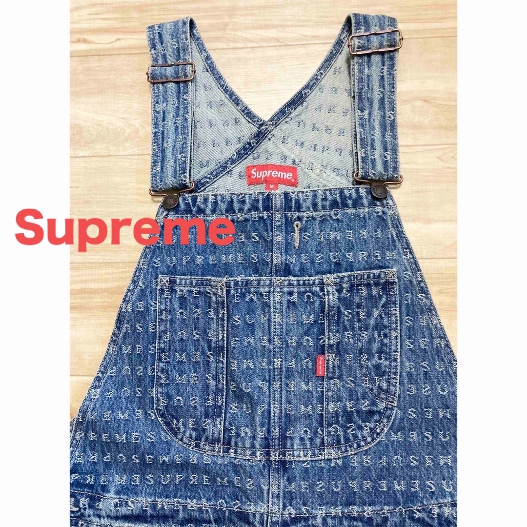 Supreme(シュプリーム)のSupreme Jacquard Logos Denim Overalls メンズのパンツ(サロペット/オーバーオール)の商品写真