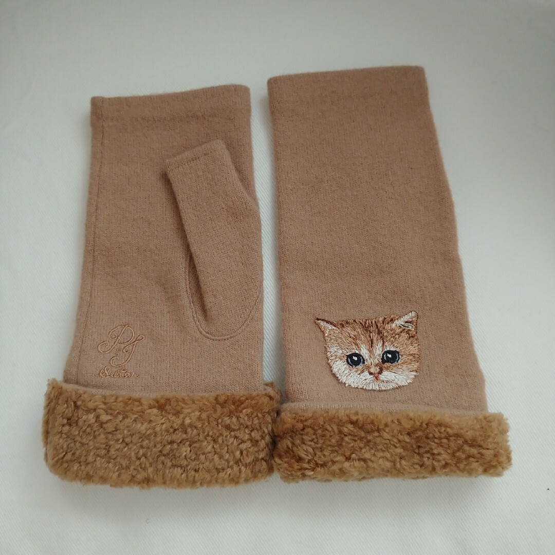 PAUL & JOE(ポールアンドジョー)のポール&ジョー PAUL & JOE ヌネット猫 刺繍 手袋 レディースのファッション小物(その他)の商品写真