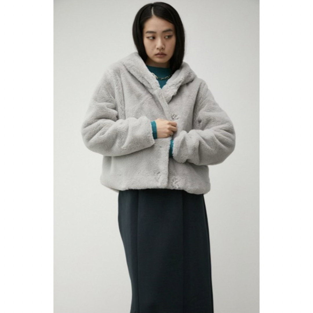 AZUL by moussy(アズールバイマウジー)の新品　【AZUL】ファーコート　フードジャケット　人気のグレー レディースのジャケット/アウター(毛皮/ファーコート)の商品写真