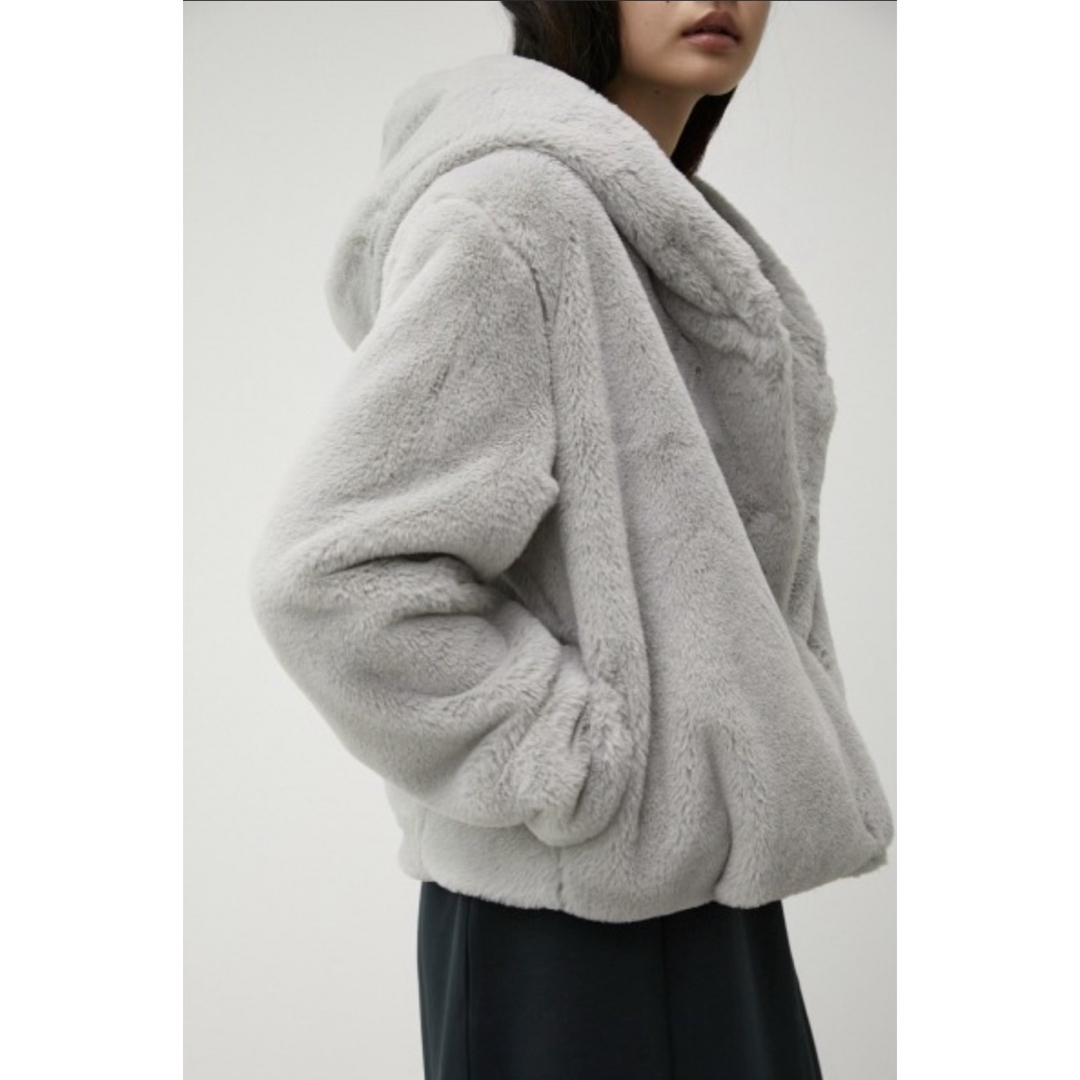 AZUL by moussy(アズールバイマウジー)の新品　【AZUL】ファーコート　フードジャケット　人気のグレー レディースのジャケット/アウター(毛皮/ファーコート)の商品写真