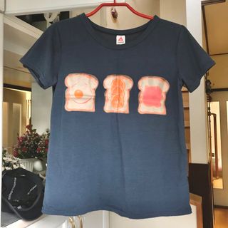 メルロー(merlot)のTシャツ　食パン柄　紺色(Tシャツ(半袖/袖なし))