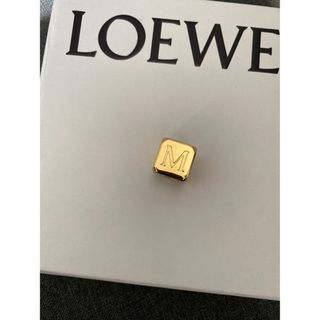 ロエベ(LOEWE)のLOEWE　ロエベ　アナグラムチャームパーツ　ダイスM ゴールド(チャーム)