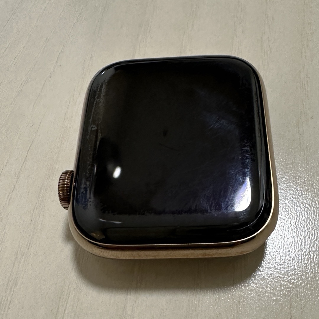 Apple Watch(アップルウォッチ)のApple watch 4[44mm セルラー]ステンレススチール ゴールド スマホ/家電/カメラのスマートフォン/携帯電話(その他)の商品写真