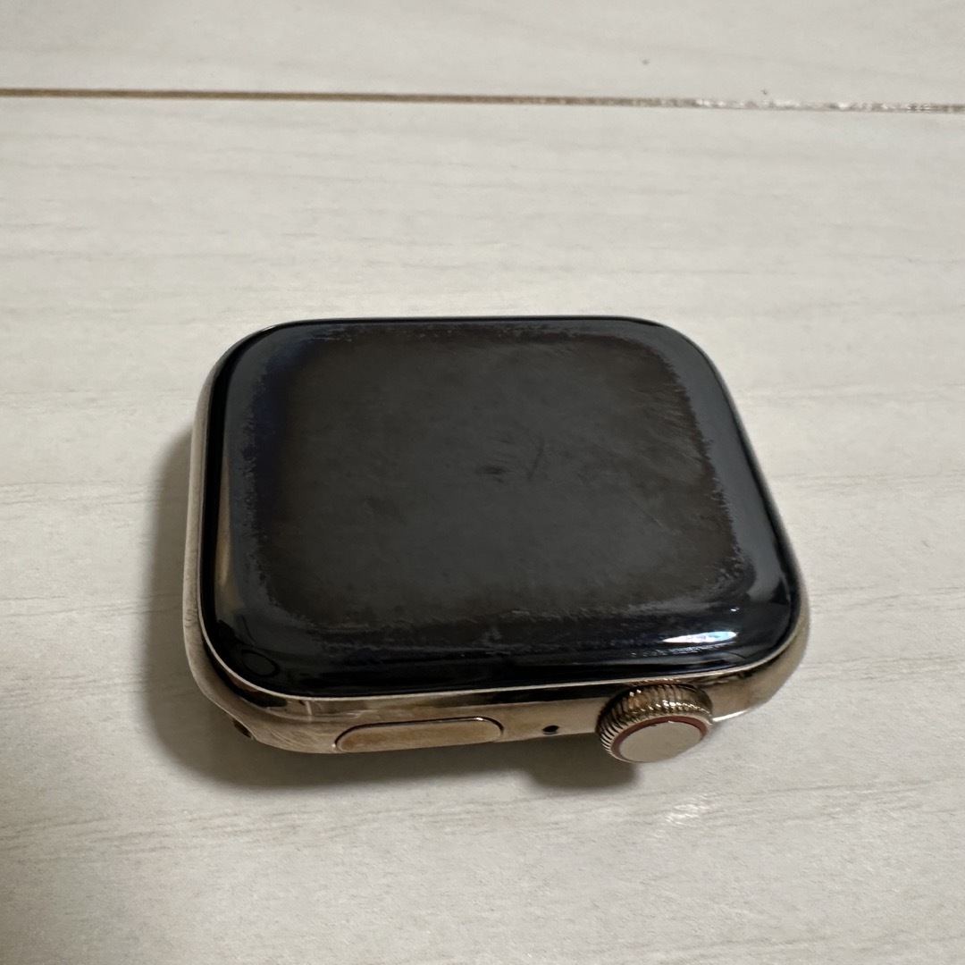 Apple Watch(アップルウォッチ)のApple watch 4[44mm セルラー]ステンレススチール ゴールド スマホ/家電/カメラのスマートフォン/携帯電話(その他)の商品写真
