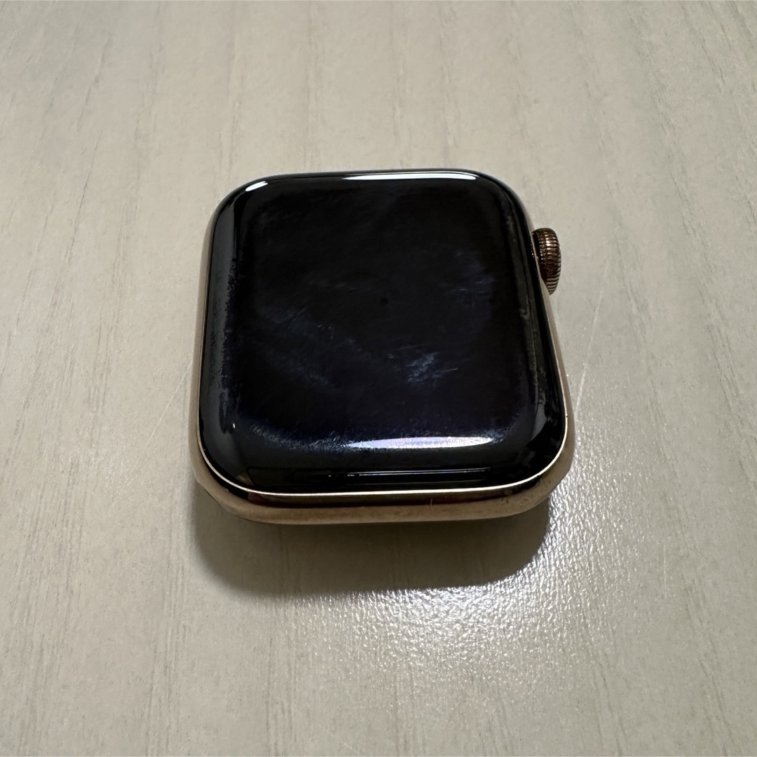 Apple Watch(アップルウォッチ)のApple watch 4[44mm セルラー]ステンレススチール ゴールド スマホ/家電/カメラのスマートフォン/携帯電話(その他)の商品写真