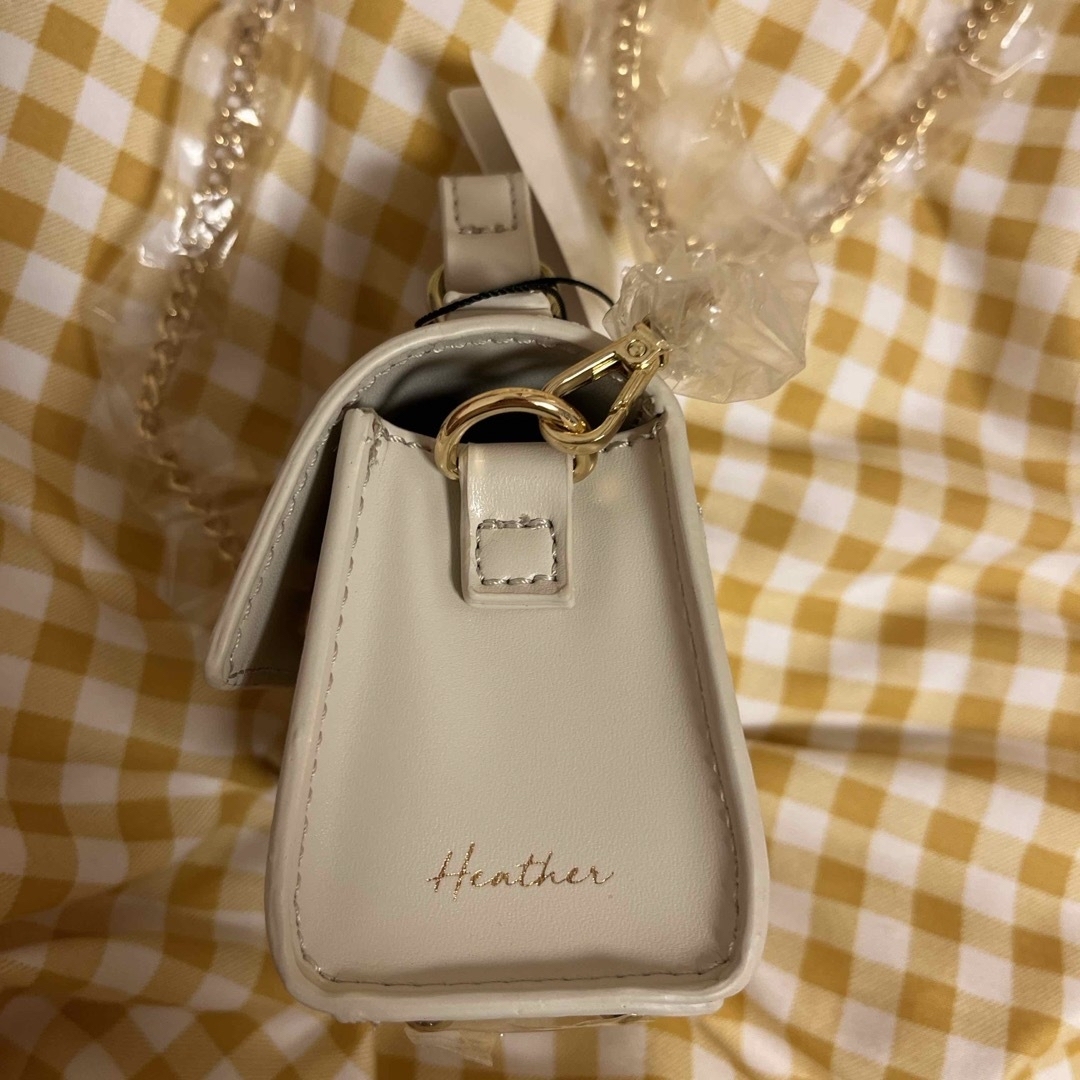 heather(ヘザー)の新品未使用 Heather ヘザー マイクロチェーンショルダー ベージュ バッグ レディースのバッグ(ショルダーバッグ)の商品写真