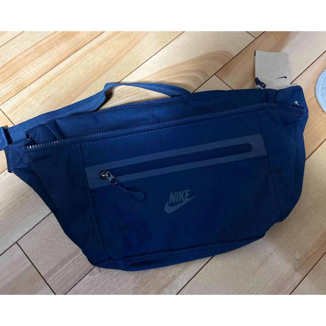 NIKE(ナイキ)のボディバッグ　ウエストポーチ バッグ メンズ レディース 新品　ナイキ NIKE メンズのバッグ(ボディーバッグ)の商品写真