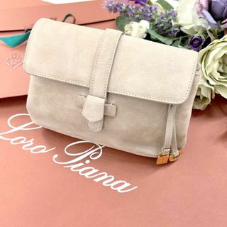 ロロピアーナ(LORO PIANA)の★Loro Piana★美品★ロゴチャーム★スウェード★ミニバッグ★ポーチ(クラッチバッグ)