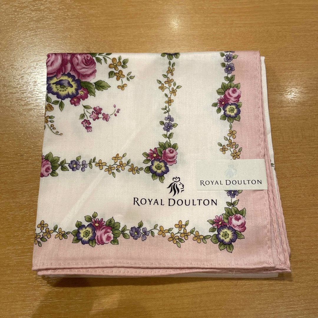 Royal Doulton(ロイヤルドルトン)のロイヤルドルトン大判ハンカチピンク レディースのファッション小物(ハンカチ)の商品写真