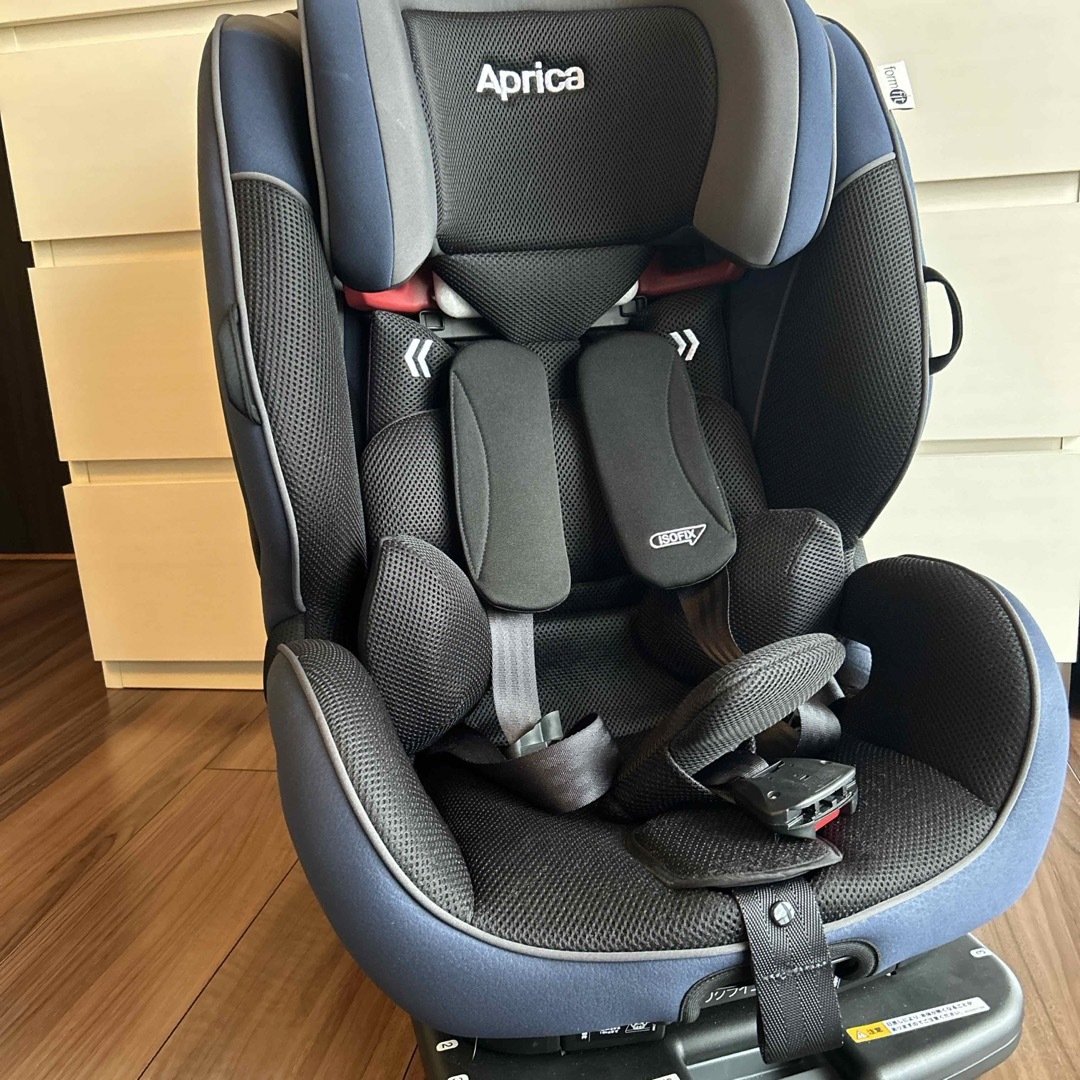 Aprica(アップリカ)のエリー様専用(二台分) キッズ/ベビー/マタニティの外出/移動用品(自動車用チャイルドシート本体)の商品写真