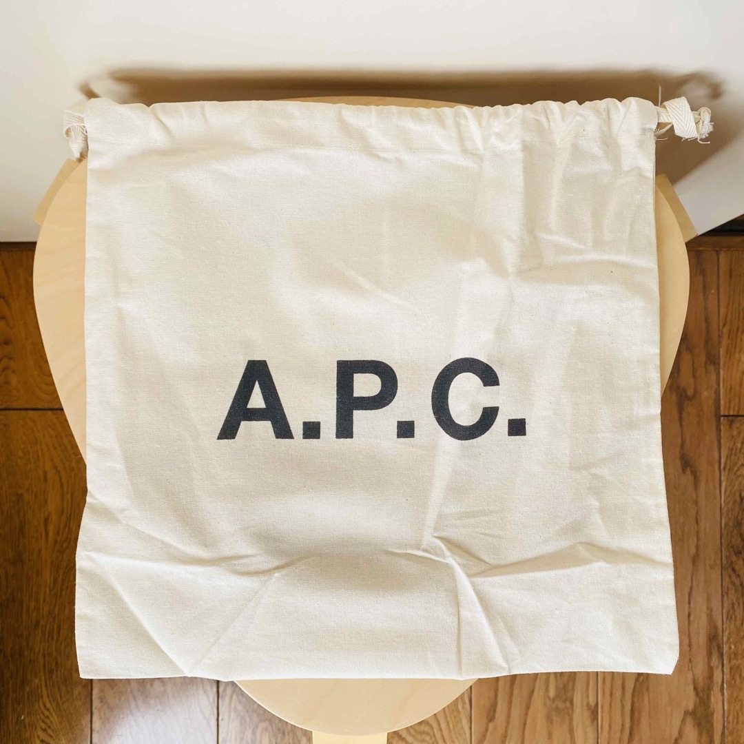 A.P.C(アーペーセー)の【A.P.C.】アーペーセー ambre スモール バケットバッグ (新品) レディースのバッグ(トートバッグ)の商品写真
