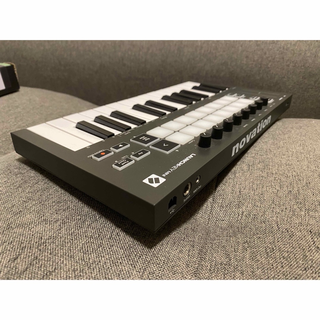 novation(ノベーション)のNOVATION / Launchkey Mini MK3  楽器のDTM/DAW(MIDIコントローラー)の商品写真