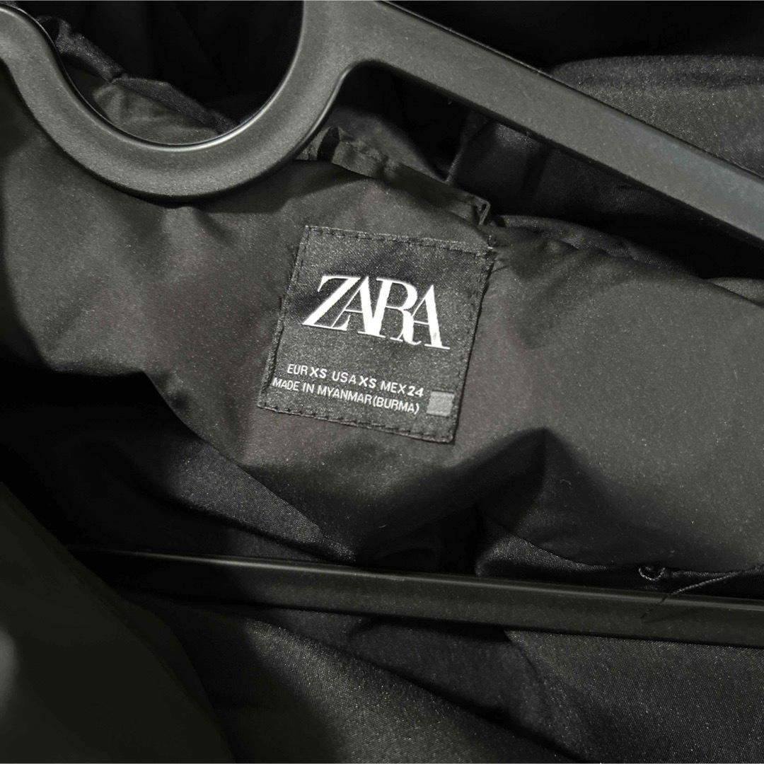 ZARA(ザラ)のZARA ダウンベスト　ロング　ダウン　ブラック　黒 レディースのジャケット/アウター(ダウンベスト)の商品写真