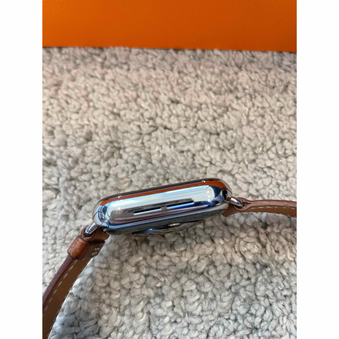 Hermes(エルメス)のマリーさこ様ご専用　HERMES エルメスApple Watch 5 二重巻 レディースのファッション小物(腕時計)の商品写真