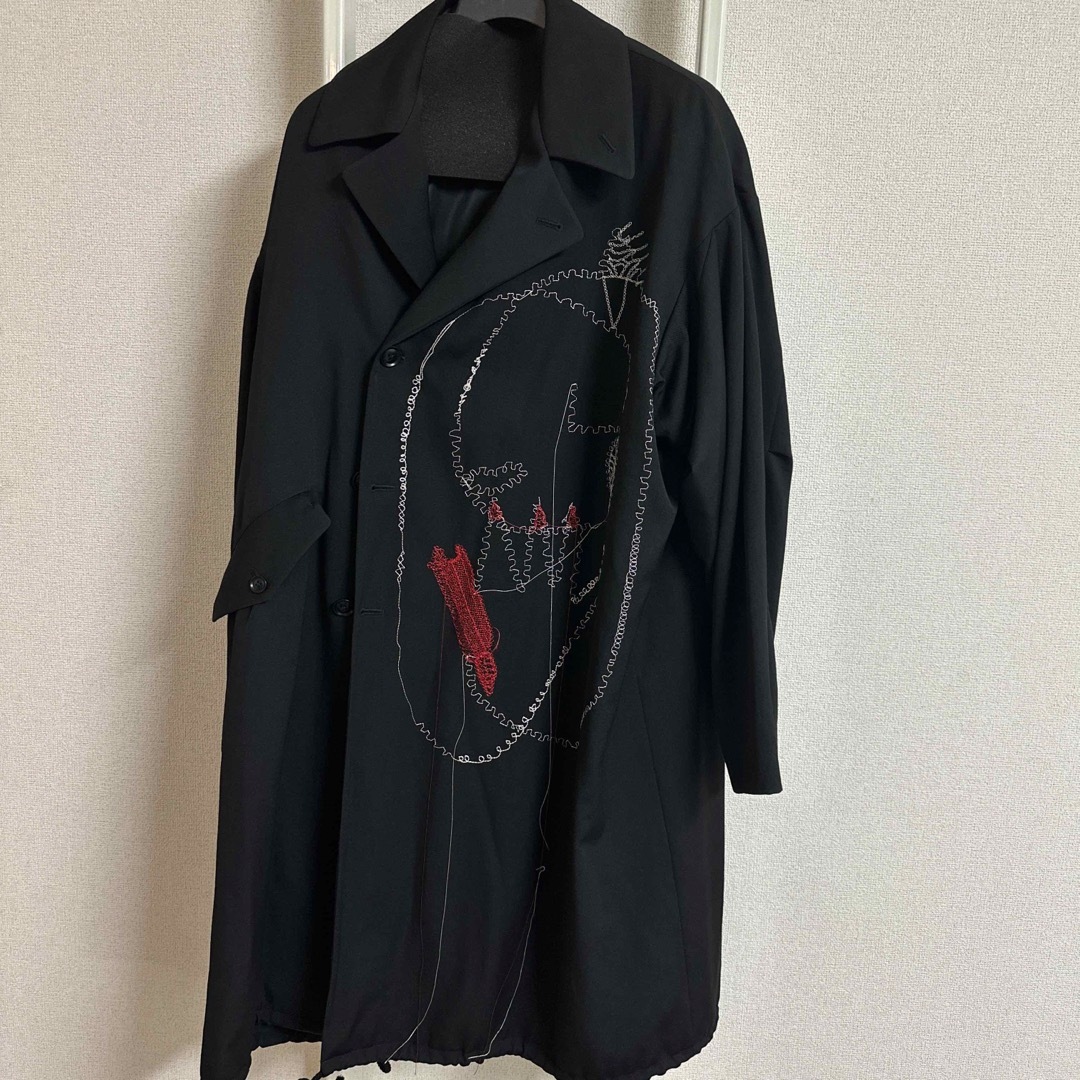 Yohji Yamamoto POUR HOMME(ヨウジヤマモトプールオム)の限定価格！ヨウジヤマモト プールオム 16AW 宮沢りえ刺繍コート  未使用品！ メンズのジャケット/アウター(モッズコート)の商品写真