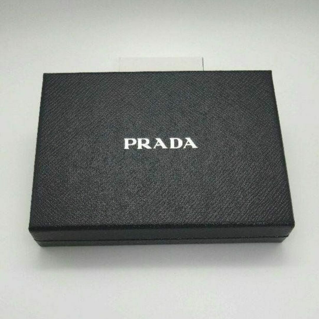 PRADA(プラダ)の優香様専用【極美品】パスポートケース　PRADA　サフィアーノ　1MV357　黒 レディースのファッション小物(その他)の商品写真