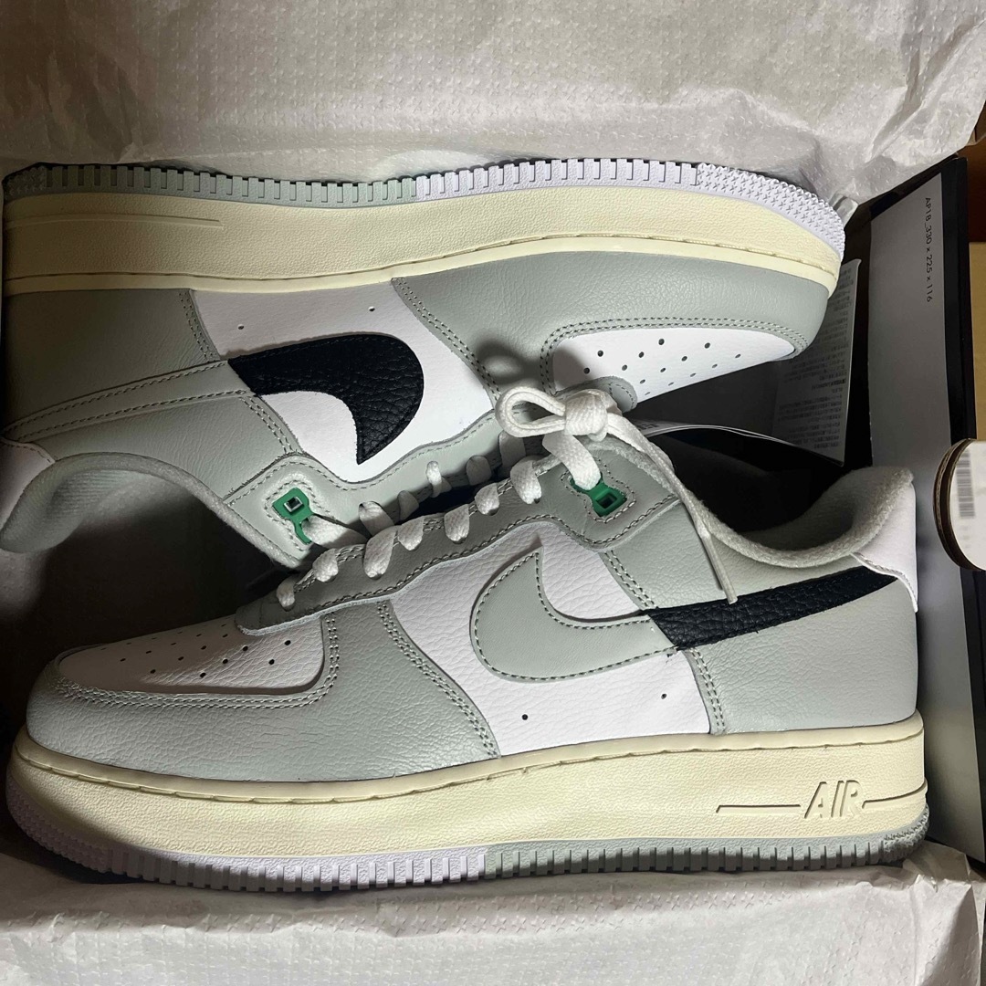 NIKE(ナイキ)のNIKE AIR FORCE 1  ライトシルバー　28㎝ メンズの靴/シューズ(スニーカー)の商品写真