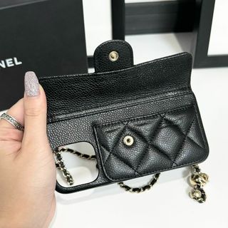 CHANEL - CHANEL シャネル キャビアスキン iPhoneケース チェーン付の 