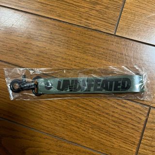 アンディフィーテッド(UNDEFEATED)のUNDEFEATED LOGO STRAP ストラップ 新品未使用未開封 カーキ(キーホルダー)