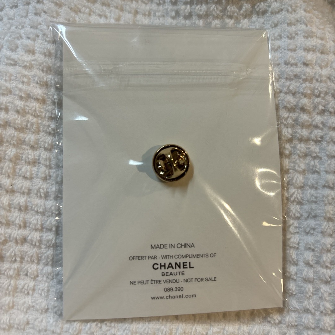 CHANEL(シャネル)のCHANEL ノベルティ　ピンバッジ エンタメ/ホビーのコレクション(ノベルティグッズ)の商品写真