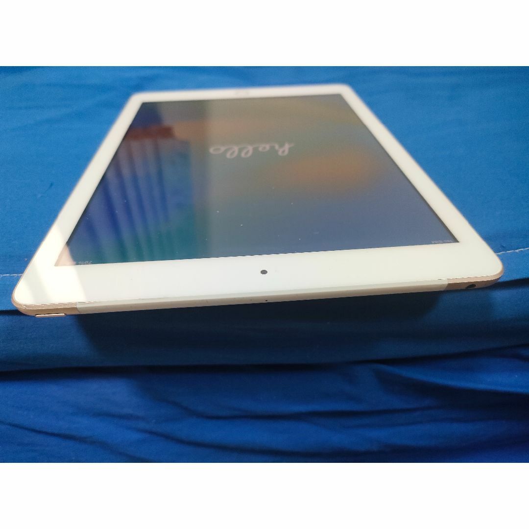 Apple(アップル)のApple iPad (第５世代) 128GB ゴールド　SIMフリー品 スマホ/家電/カメラのPC/タブレット(タブレット)の商品写真