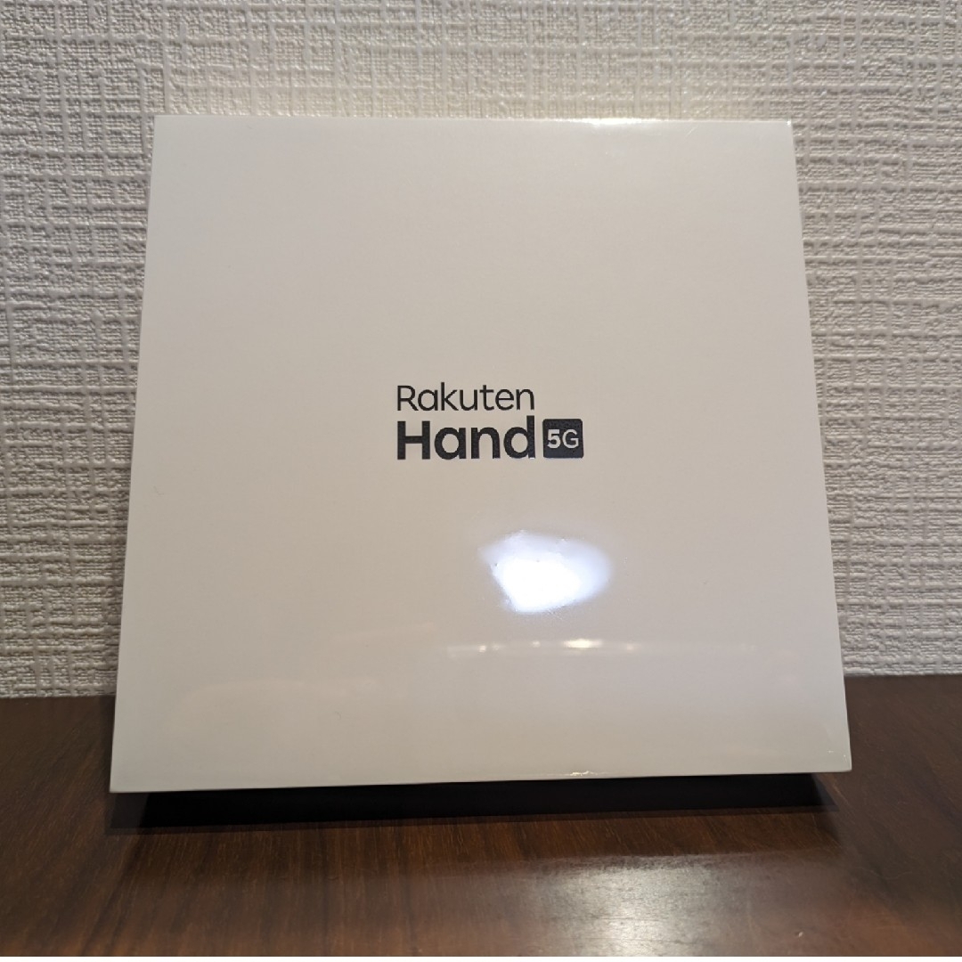 Rakuten(ラクテン)のRakuten Hand 5G ホワイト【未使用未開封】 スマホ/家電/カメラのスマートフォン/携帯電話(スマートフォン本体)の商品写真