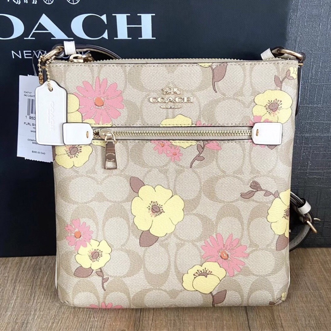 レディース新品☆COACH コーチショルダーバッグ　花柄　レザー  ショルダーバッグ