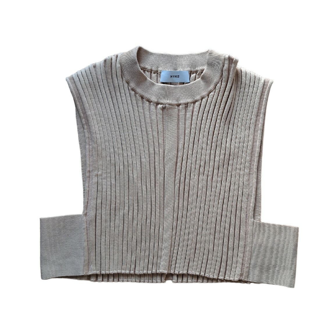 HYKE(ハイク)のHYKE 22aw WIDE RIBBED CROPPED VEST ベージュ レディースのトップス(ベスト/ジレ)の商品写真