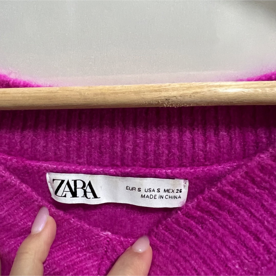 ZARA(ザラ)のZARA  V型ニット　ピンク レディースのトップス(ニット/セーター)の商品写真