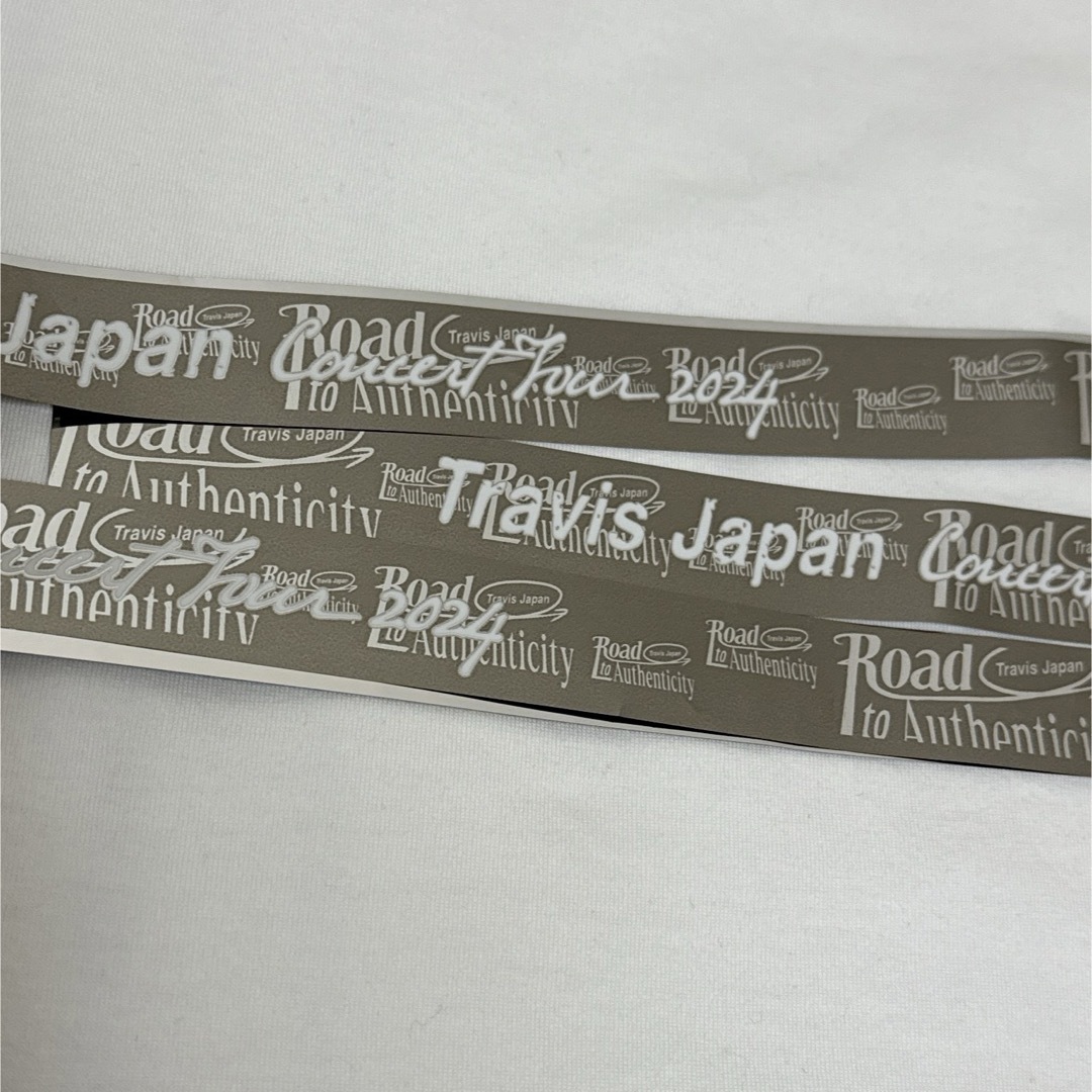 Johnny's(ジャニーズ)のTravisJapan トラビスジャパン　銀テープ エンタメ/ホビーのタレントグッズ(アイドルグッズ)の商品写真