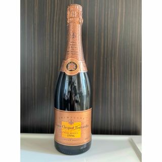 ヴーヴ クリコ - ヴーヴクリコ ロゼ・レゼルヴ 1996 箱付きの ヴーヴ クリコ - ヴーヴクリコ ロゼ・レゼルヴ 1996 箱付きの