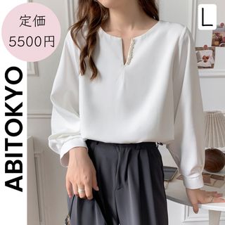 アビトーキョー(ABITOKYO)の【ABITOKYO】L パール付キーネックブラウス ホワイト 卒業式 卒園式(シャツ/ブラウス(長袖/七分))