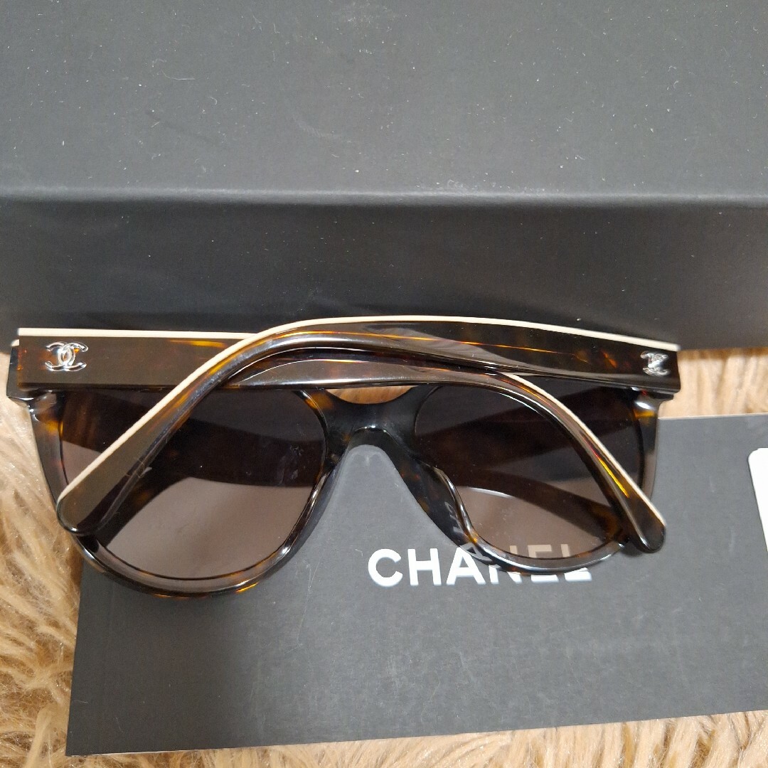 CHANEL(シャネル)の専用　シャネル　サングラス　バタフライ　シェイプ　アイウェアアセテート レディースのファッション小物(サングラス/メガネ)の商品写真