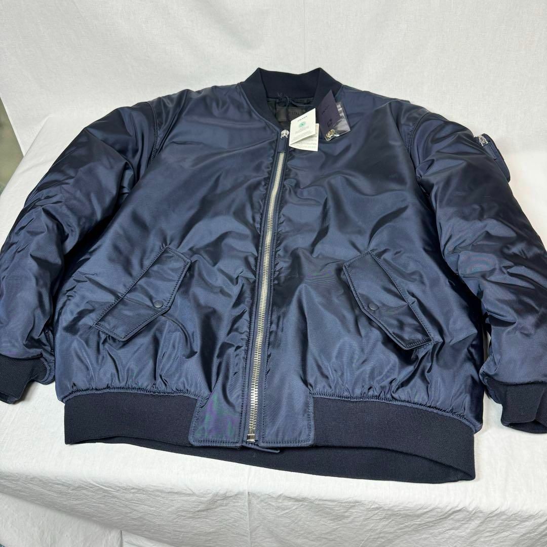 新品 プラダ ボンバージャケット リナイロン Sサイズ ネイビー 22AW 新品 プラダ ボンバージャケット リナイロン Sサイズ ネイビー 22AW