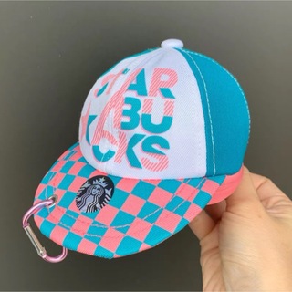 スターバックス(Starbucks)の【スターバックス海外限定 】日本未発売　キーホルダー　小物入れ　帽子型　ピンク(キーホルダー)