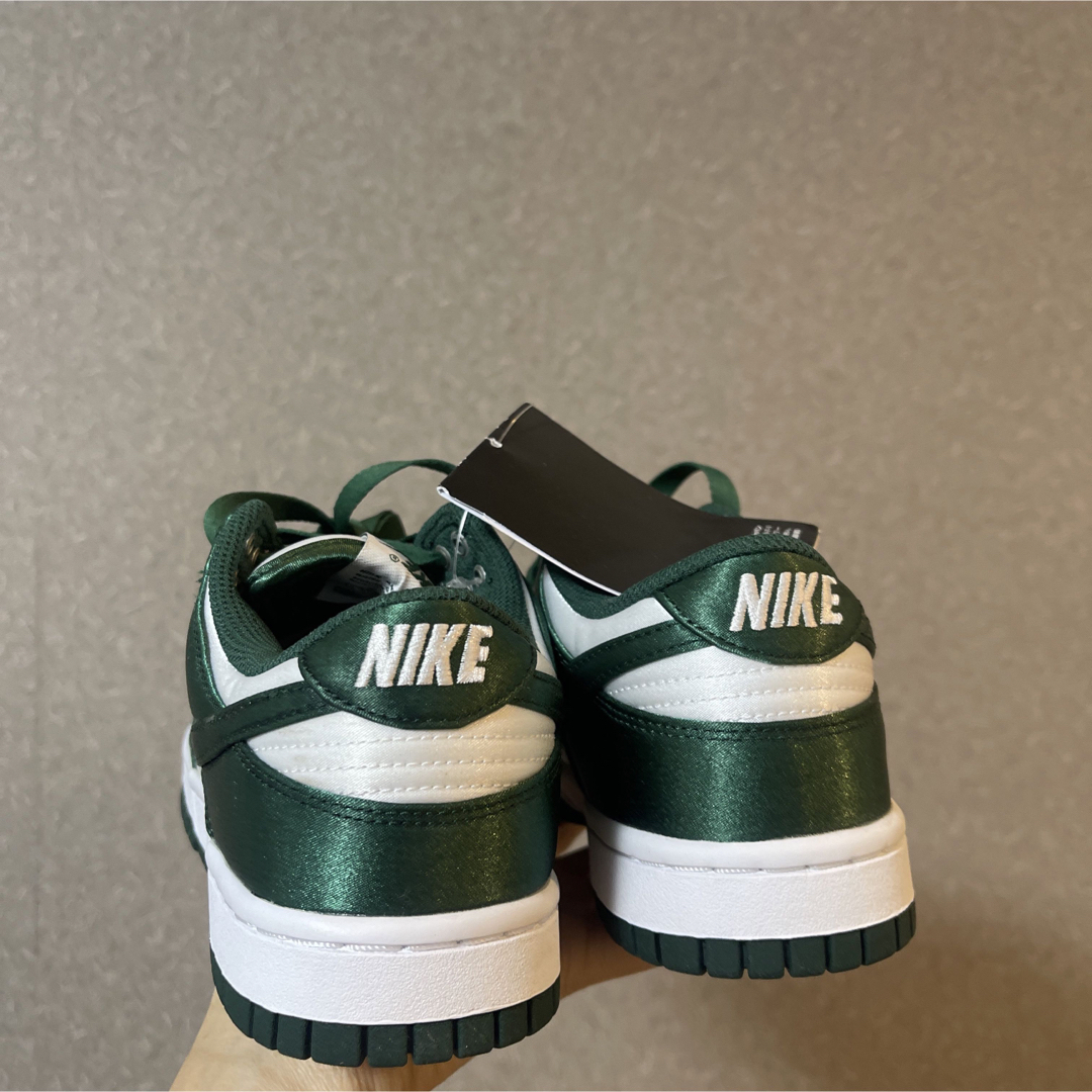 スニーカー新品【NIKE】DUNK LOW ESS SNKR サイズ23.5センチ