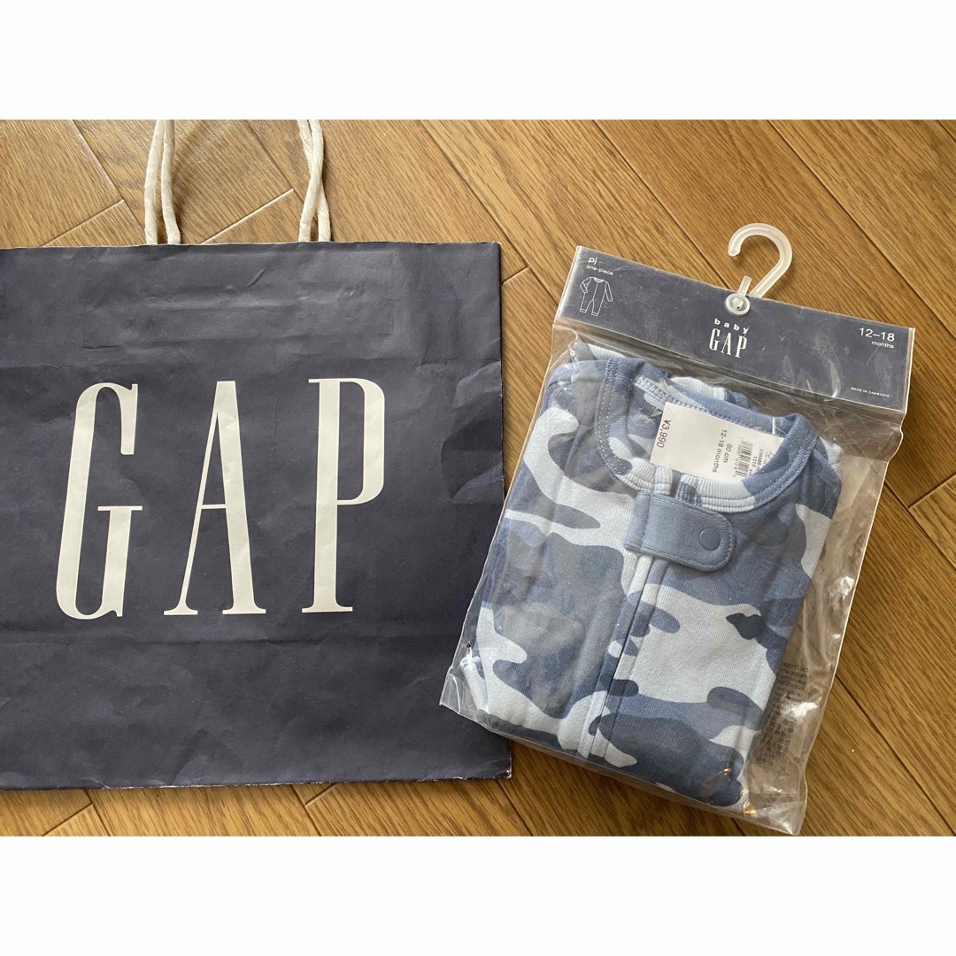 babyGAP(ベビーギャップ)の新品未使用ギャップgapbaby長袖カムフラージュ迷彩ロンパースカバーオール80 キッズ/ベビー/マタニティのベビー服(~85cm)(カバーオール)の商品写真