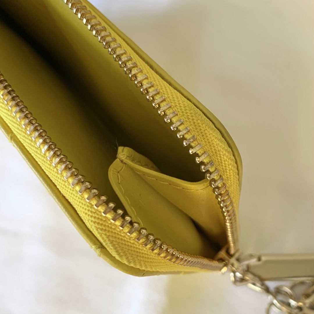 Christian Dior(クリスチャンディオール)の【正規美品】  LADYDIOR ジップ カードホルダー 日本限定 イエロー レディースのファッション小物(コインケース)の商品写真