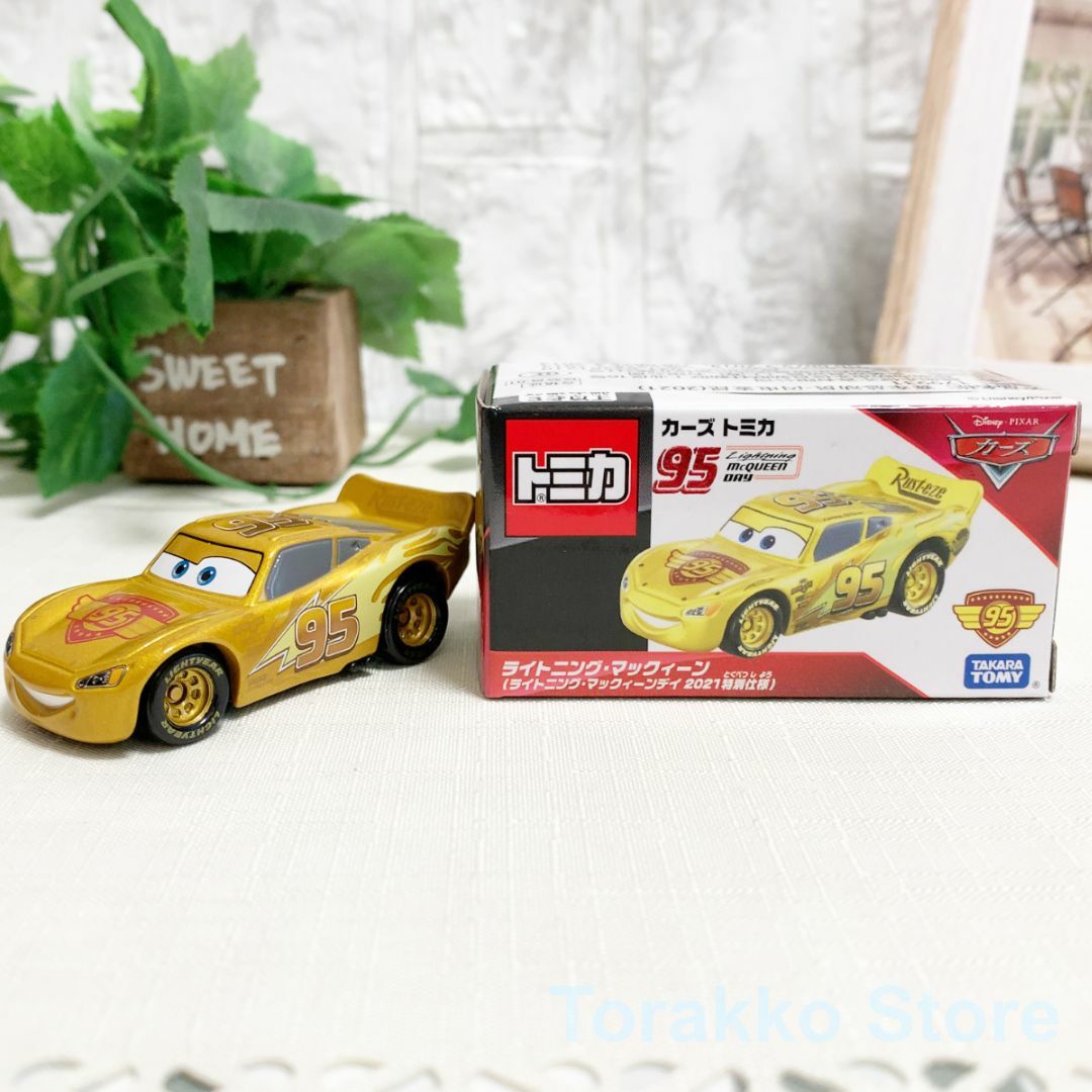 Takara Tomy(タカラトミー)の【新品・未開封・廃番】カーズトミカ ライトニングマックイーン（2021特別版） エンタメ/ホビーのおもちゃ/ぬいぐるみ(ミニカー)の商品写真